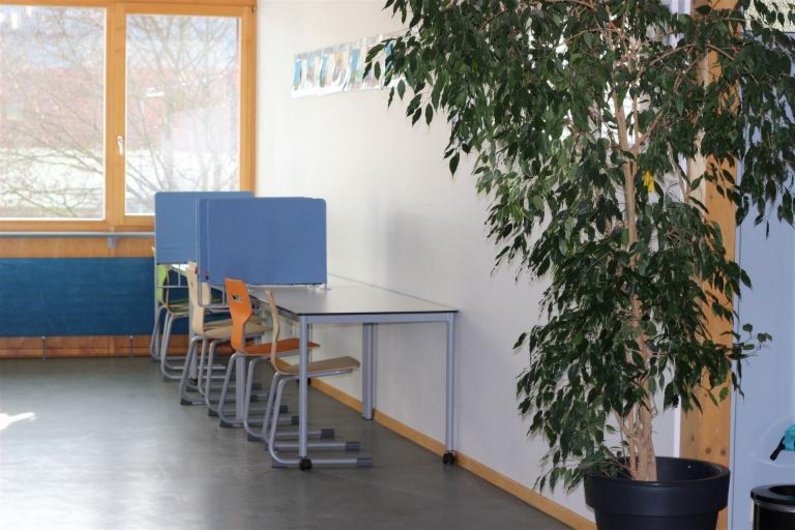 Tische mit Sichtschutz
